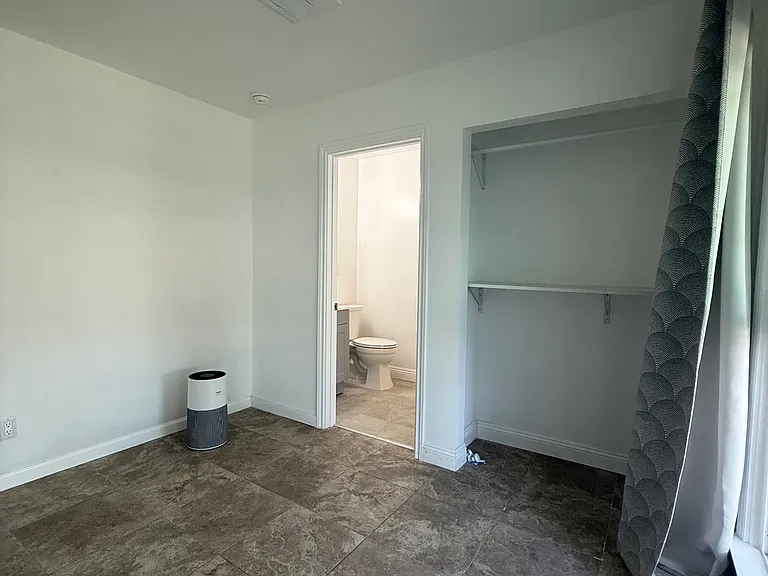 1515 E Rowland Ave — Photo 15
