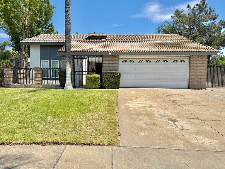 6961 Halstead Ave — Photo 1