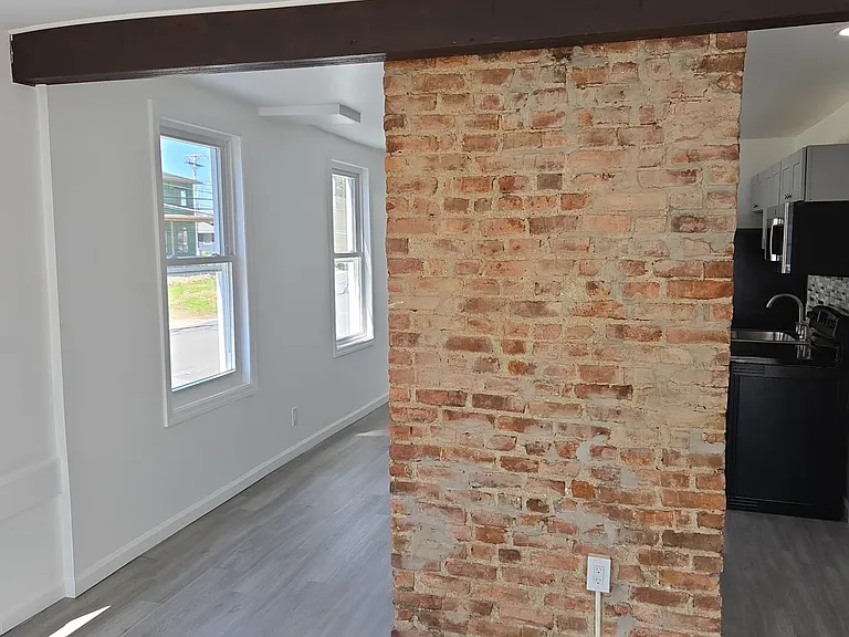 916 Wolcott Ave #6 — Photo 6
