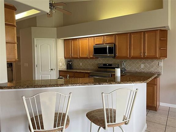 5th image of 121 Fenimore Ln