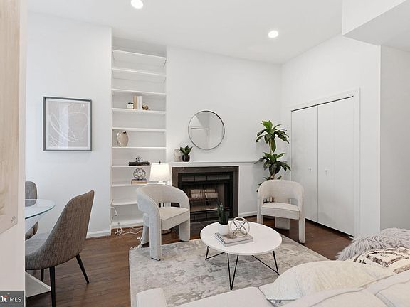 5th image of 1626 15th St NW APT 301