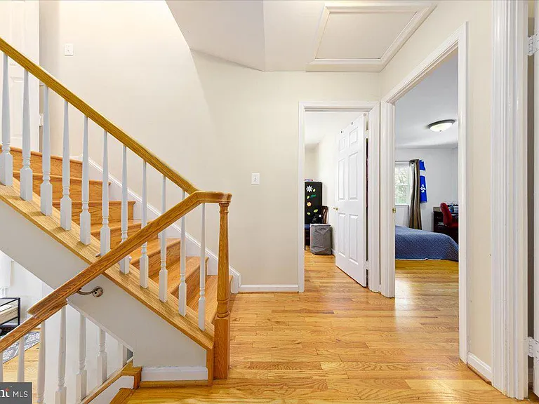 4 Sussex Ct — Photo 12