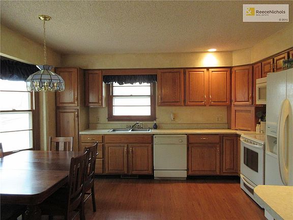 Large Inviting Kitchen, Bay Window, Pantry, Appliance Garage. Breakfast Bar.  Wood look vinyl floor.      Fridge Stays.