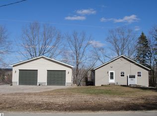 100 Lakeview Dr, Hale, MI 48739