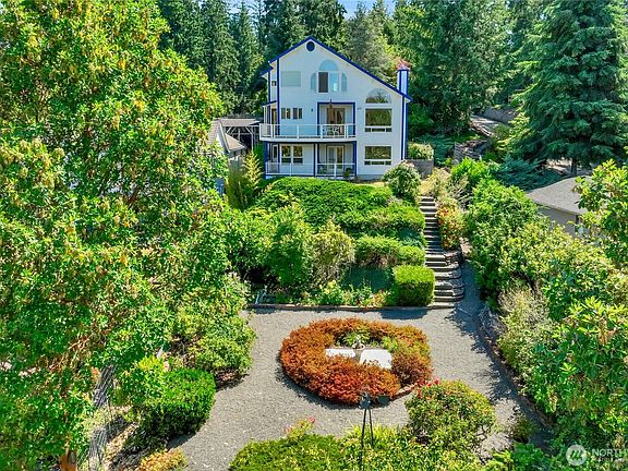 3rd image of 3607 Walthew Drive SE