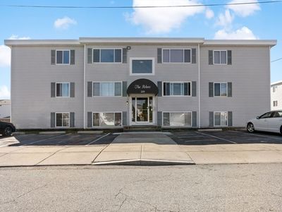 239 Glasgow St APT 1, Fall River, MA, 02721