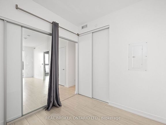 3rd image of 950 Portage Park #5605