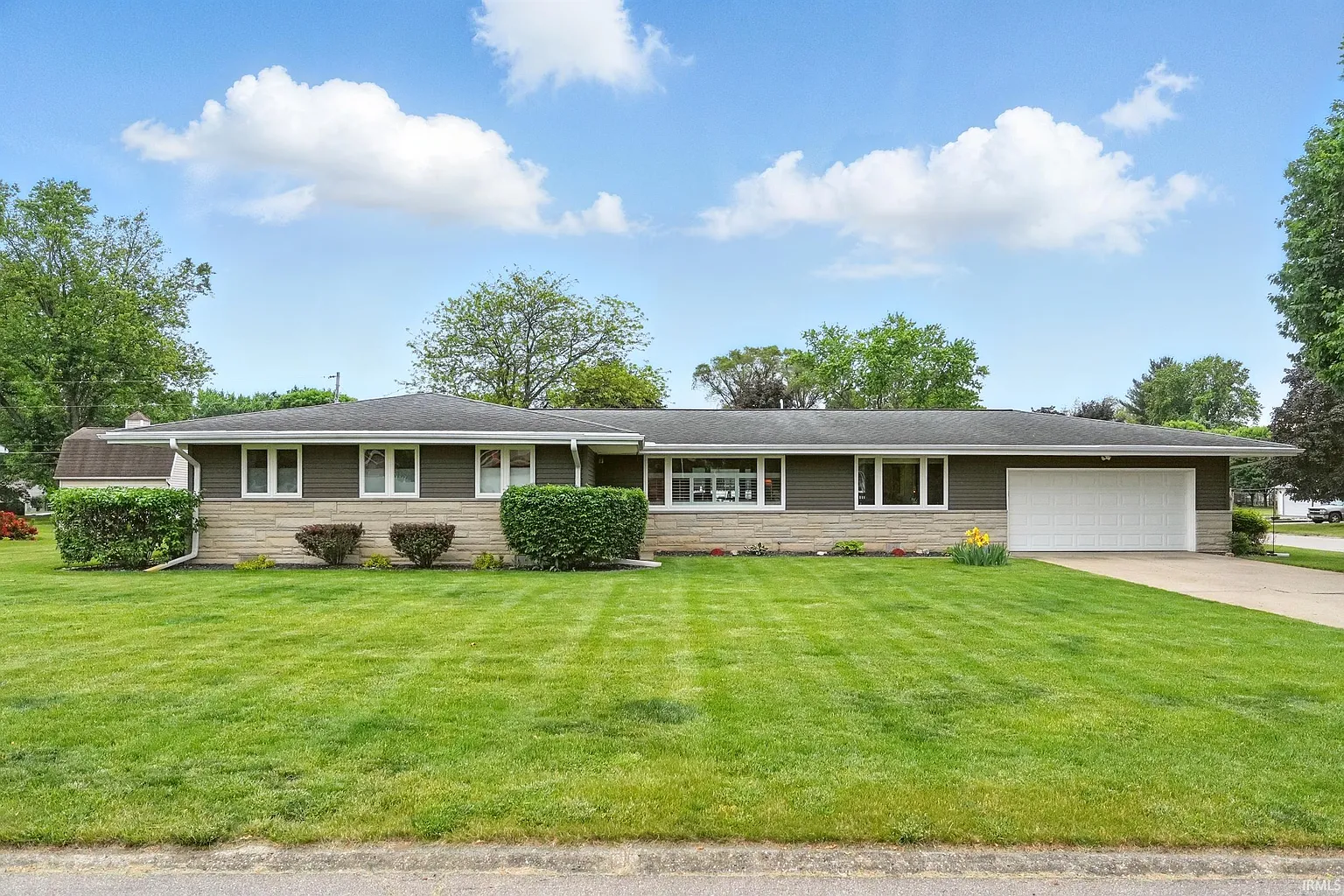 1407 Bluebird Dr photo 1