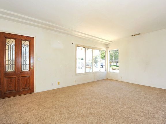 3rd image of 321 W Cedar Ave
