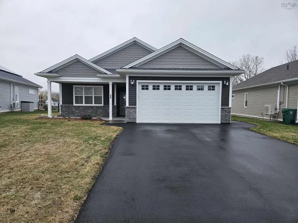 28 Thistle St, Falmouth, NS B0P 1L0