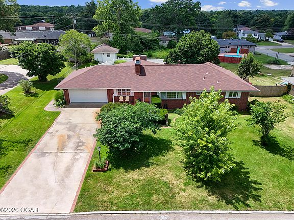 2nd image of 512 Plaza Dr