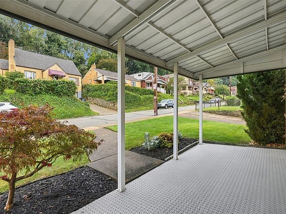 3rd image of 321 E Garden Rd