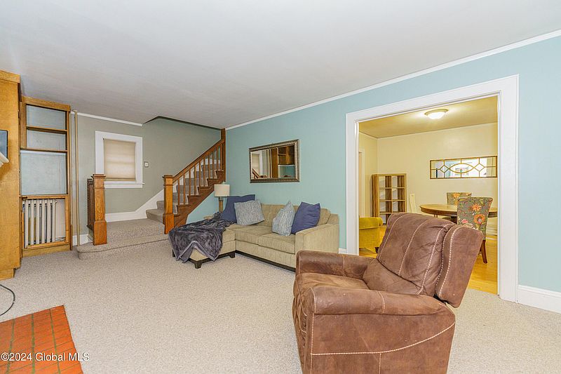 5th image of 54 Edgecomb Street