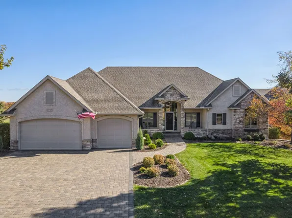 1237 Adrian Dr, Chaska, MN 55318