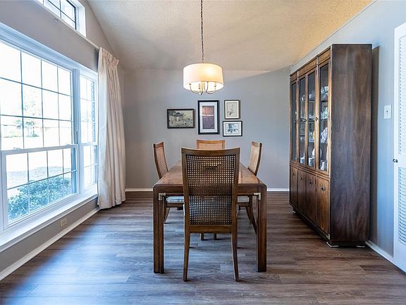 3rd image of 1522 Autumn Breeze Ln