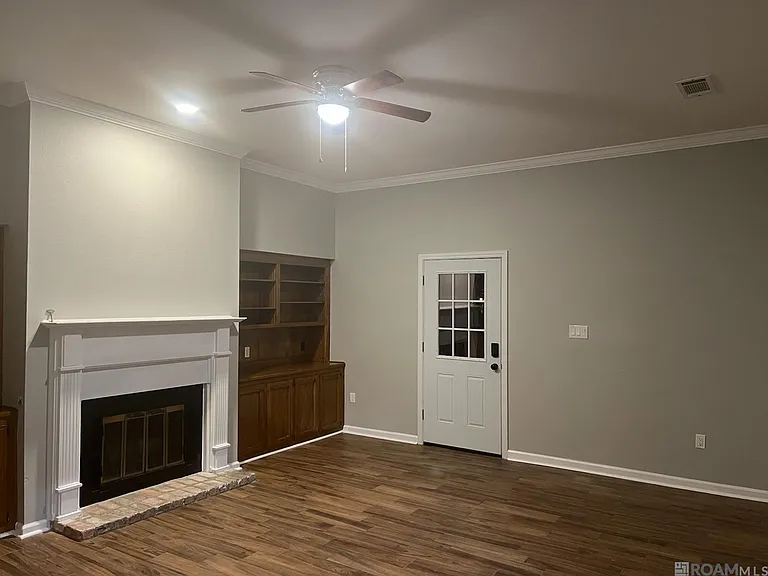 1719 Tallwood Dr — Photo 3