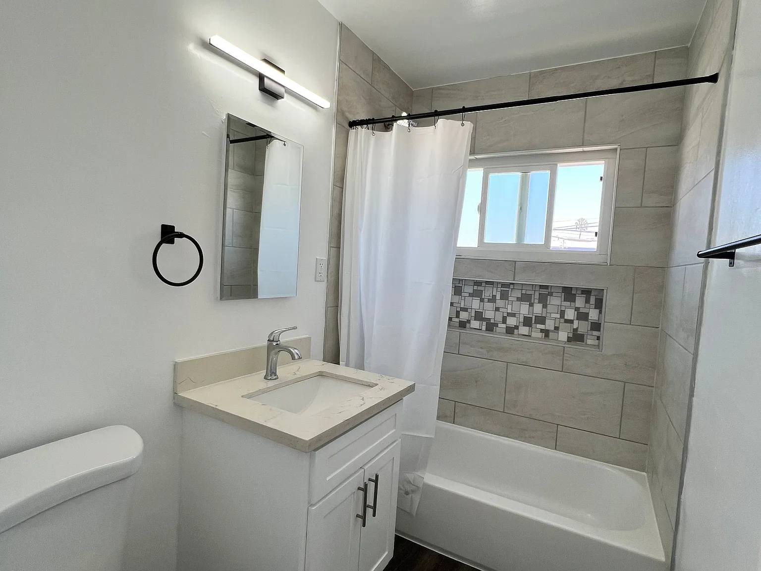 2 bed, 900 sqft, $2,200 — Photo 4