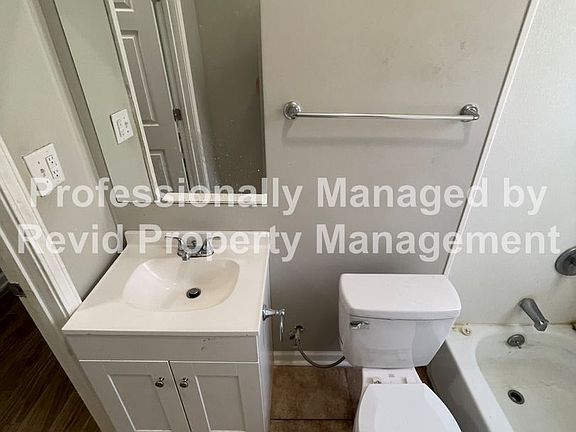 5th image of 1063 Greenwood St