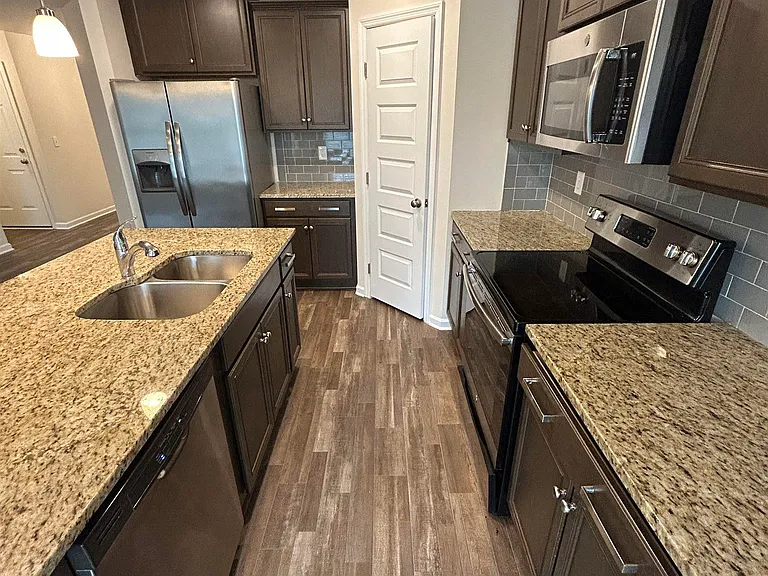 122 Daymark Dr — Photo 18