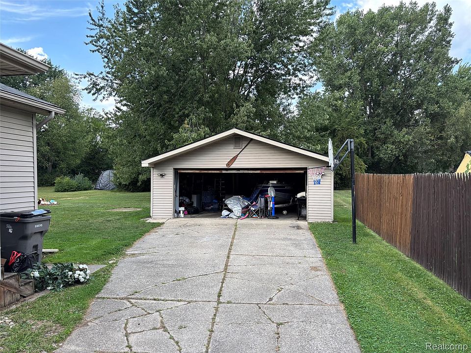 21601 Holly St, photo 11