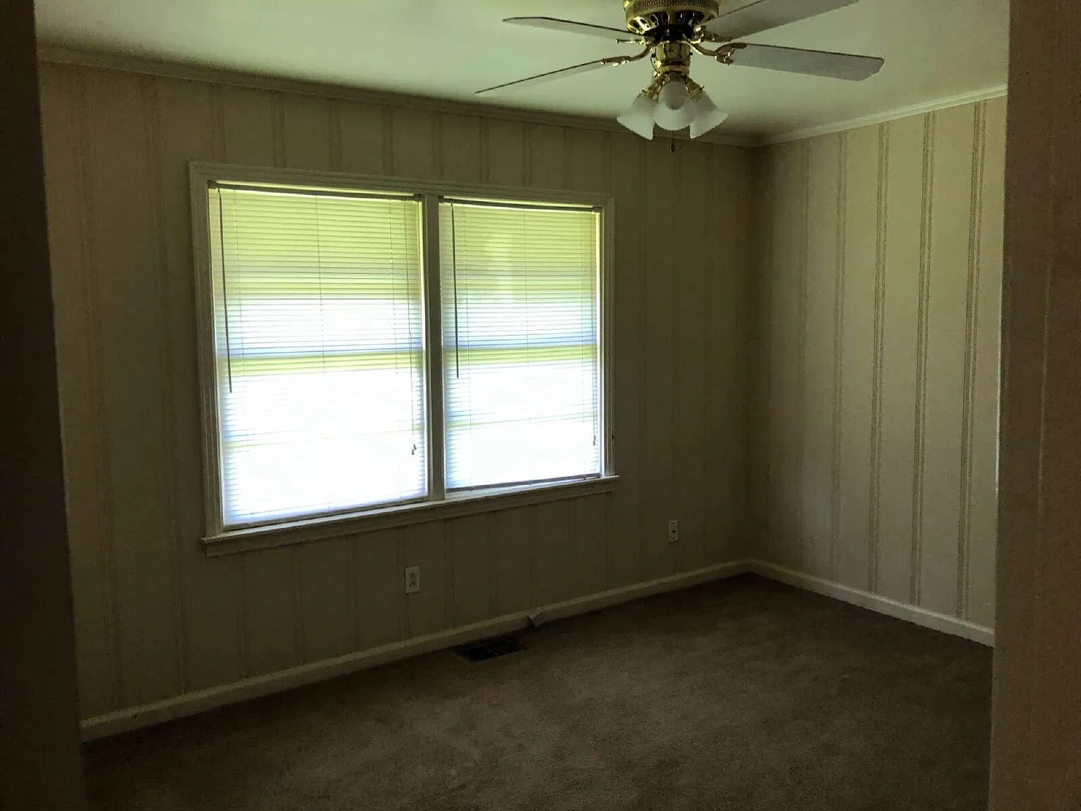 3 bed, 1.5 bath, 1240 sqft, $1,250 — Photo 4