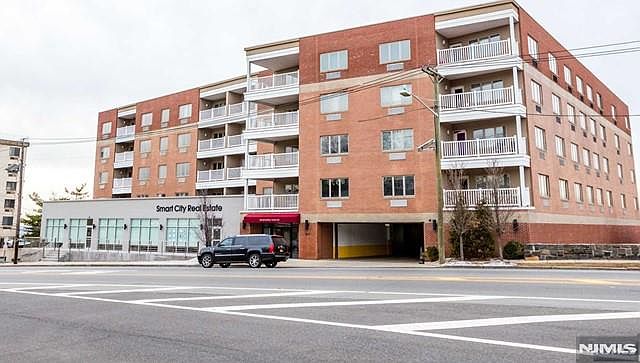 1st image of 411 E Brinkerhoff Ave APT 105