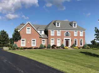 8 Grand View Trl, Orchard Park, NY 14127