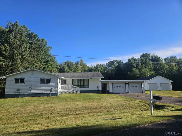 709 Scovia Ave, Ontonagon, MI 49953