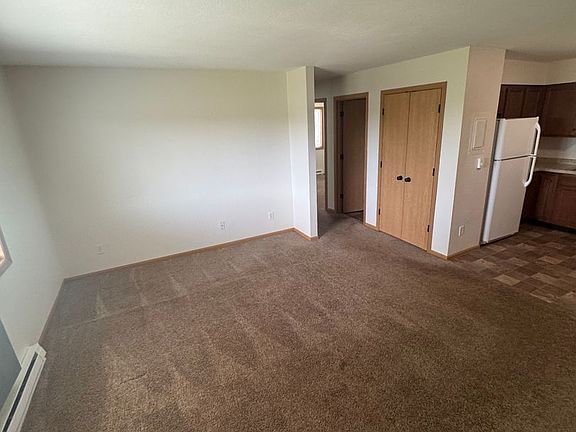 4th image of 619 Kellogg Ave #8