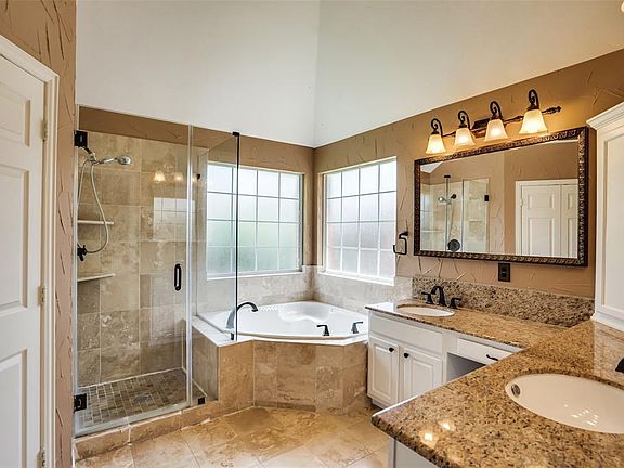 3rd image of 3632 Salford Dr