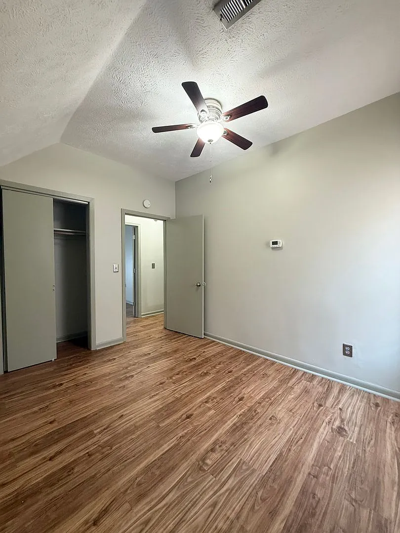 1145 Park Ave — Photo 3