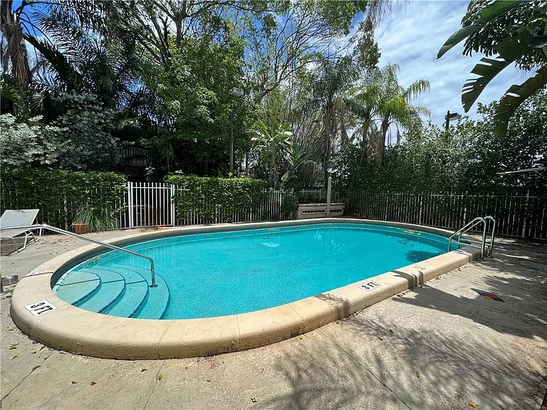 1423 Holly Heights Dr #7 — Photo 5