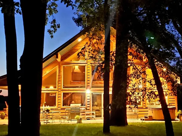 45401 River Dr, Vermillion, SD 57069