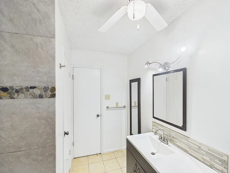328 Glenmoor Dr — Photo 20