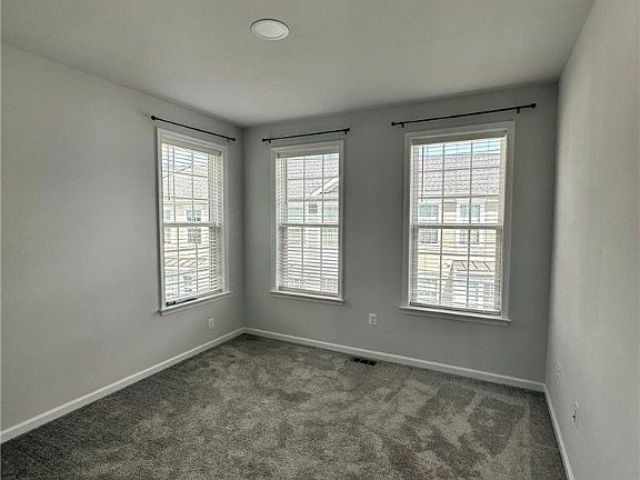 4th image of 598 Hazel Tree Dr