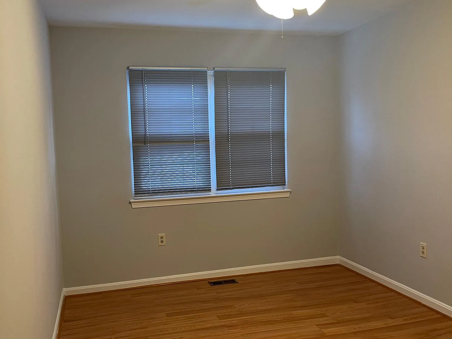 1 bed, 1380 sqft, $700 — Photo 2