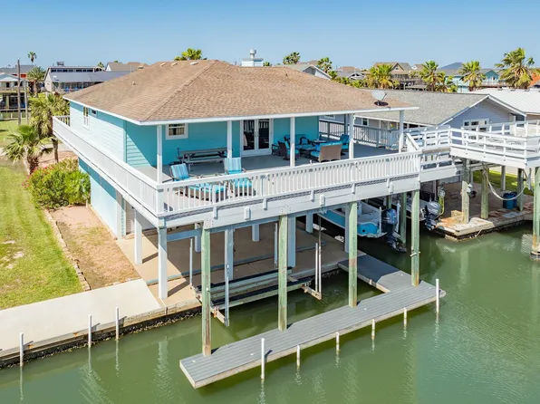 247 Schooner Dr, Freeport, TX 77541