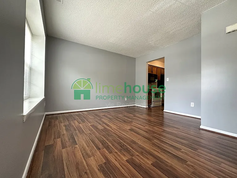 1318 River Birch Run S — Photo 2