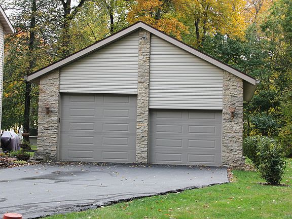 Detached garage