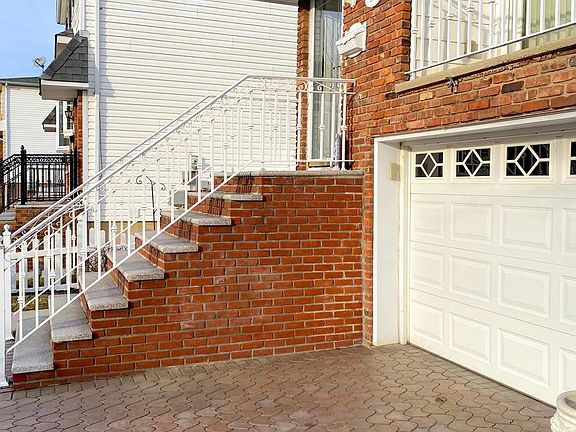 4th image of 247 Brookfield Ave