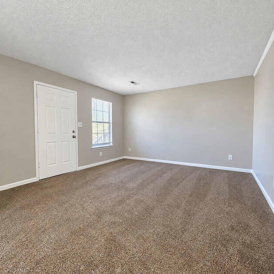 2Bd/2Ba Upstairs Unit - Move In Special - Under New Management — Photo 3