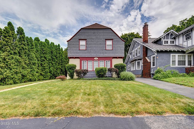 3rd image of 1151 Oxford Place