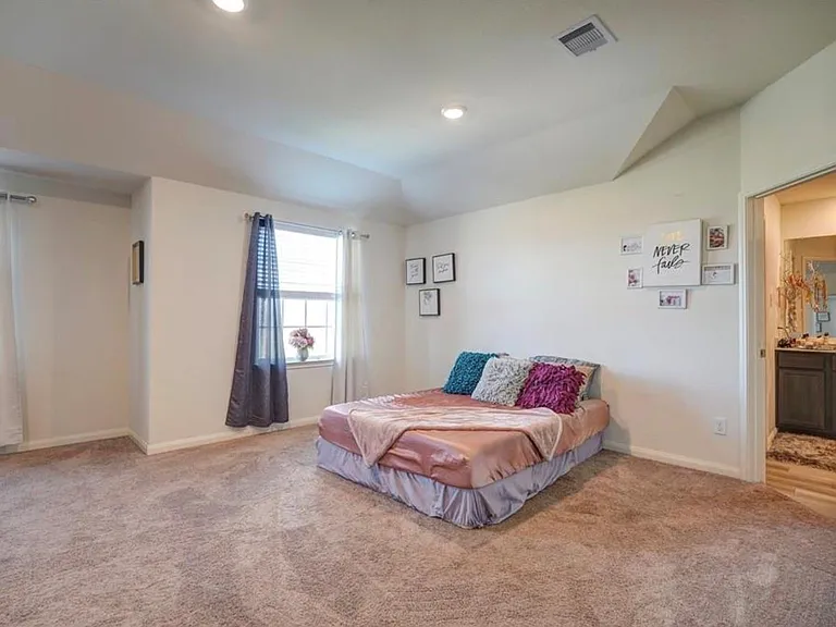 7943 Vacek Meadows Loop — Photo 21