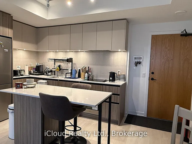7950 Bathurst St #210 — Photo 11