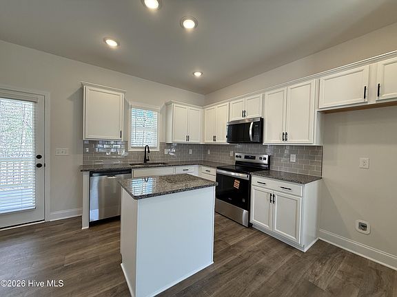 3rd image of 37 Raven Rock Place