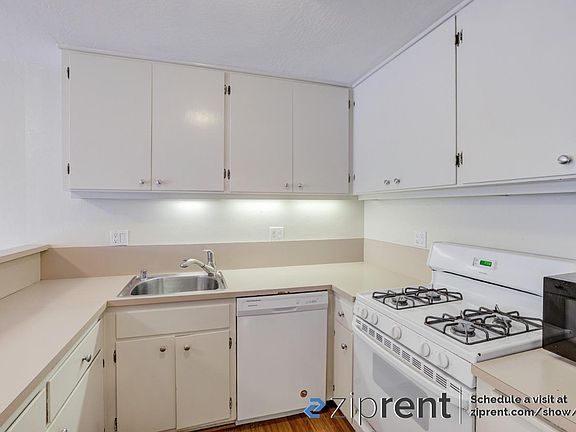 4th image of 2950 Clay St APT 201