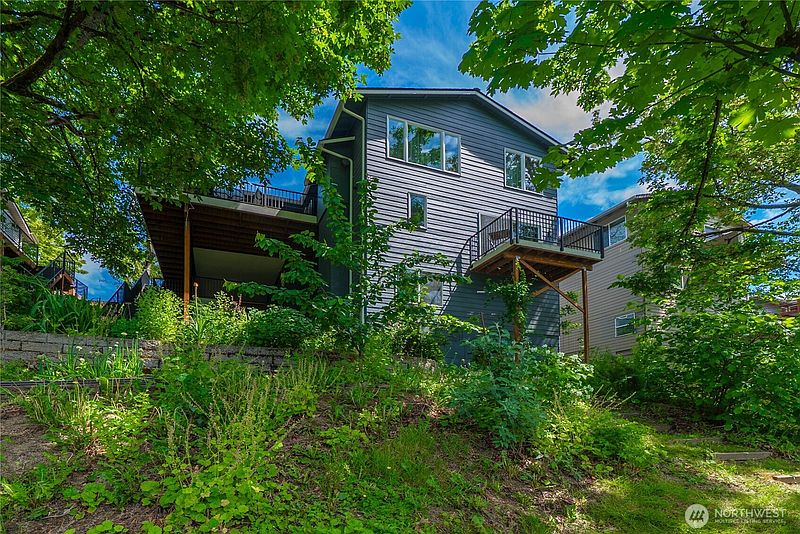 2nd image of 5643 16th Avenue SW