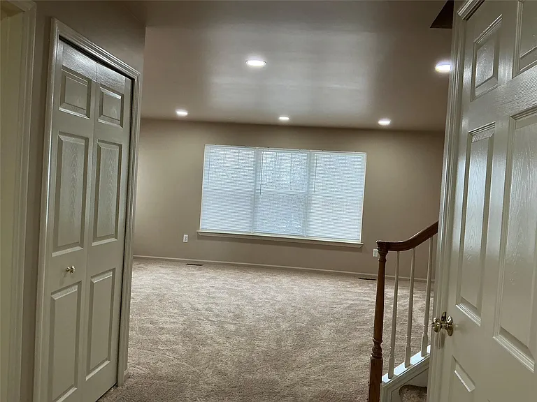 48161 Nottinghill Ln — Photo 9