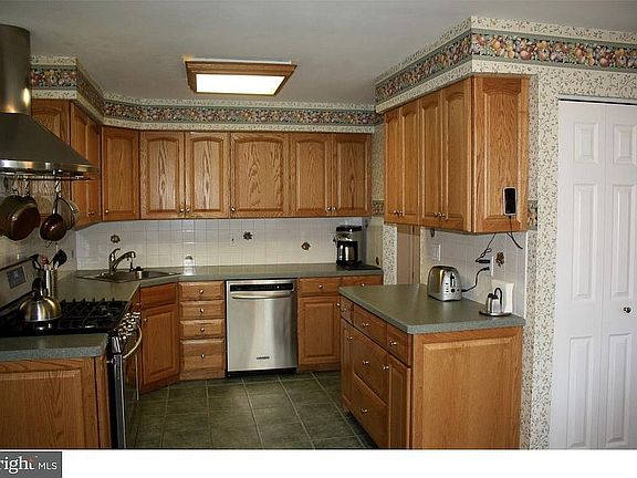 5th image of 1959 Birchwood Park Dr N