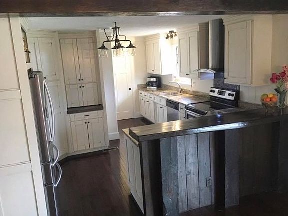 3rd image of 5180 Creek Bend Ct NW
